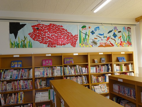 図書館に飾られた｢スイミー｣の壁画